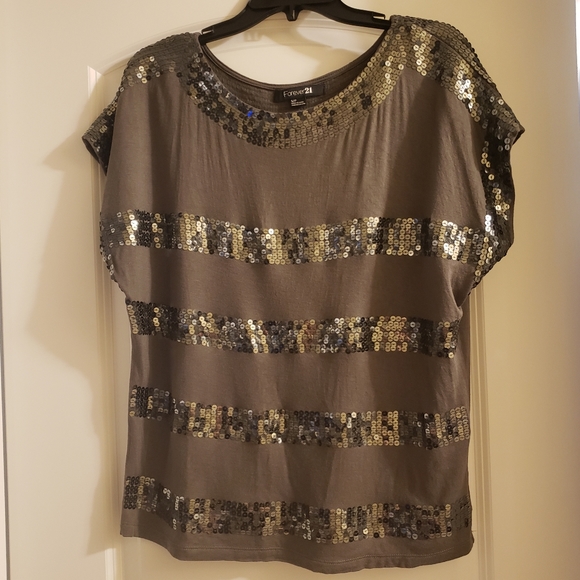 Forever 21 Olive sequin top sequins - Picture 2 of 5